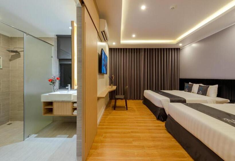 غرفة عائلية, The Empire