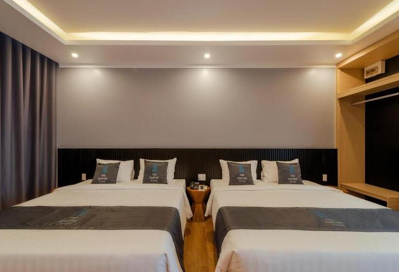 غرفة عائلية, The Empire