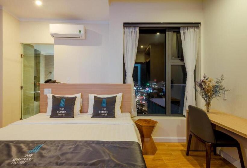 غرفة سوبيريور, The Empire