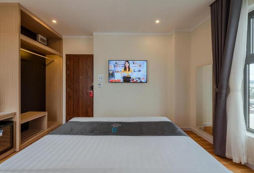 غرفة سوبيريور, The Empire