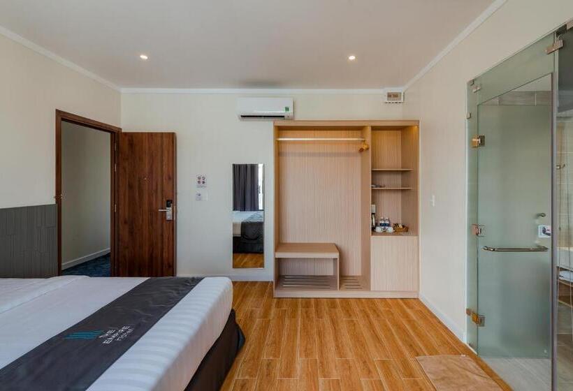 غرفة ديلوكس, The Empire