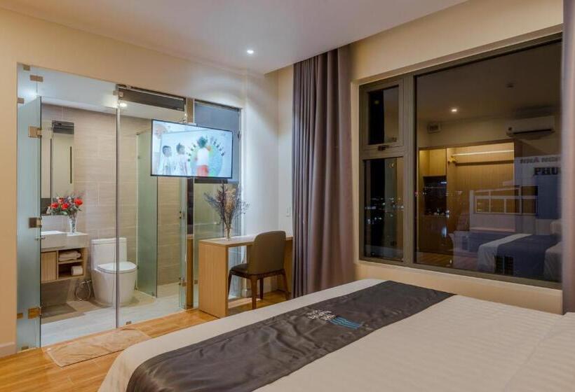 غرفة ديلوكس, The Empire