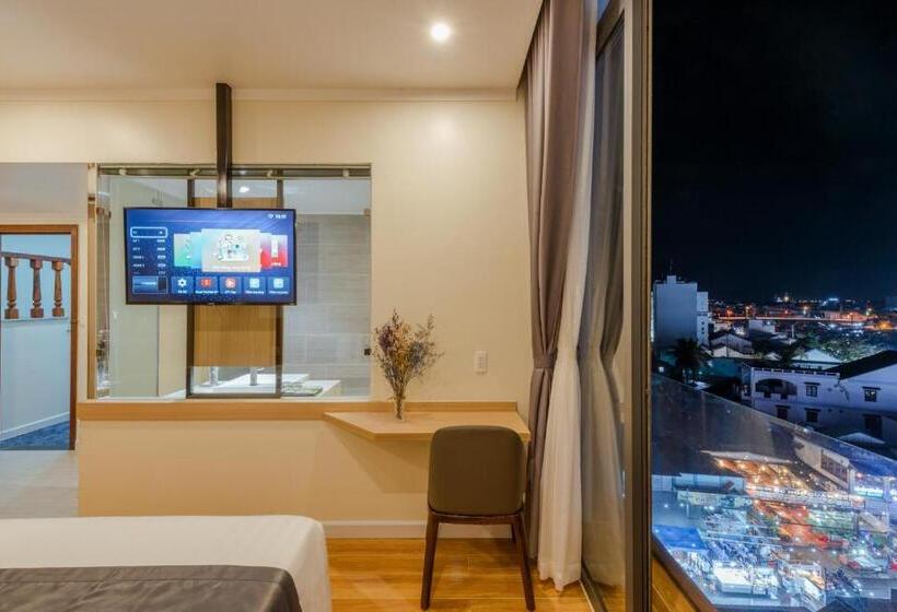 غرفة ديلوكس, The Empire