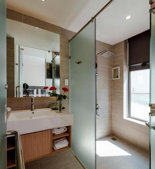 غرفة قياسية, The Empire