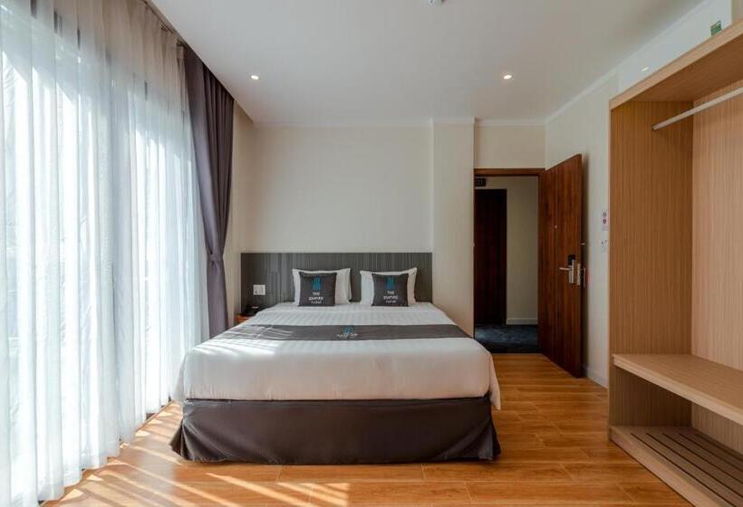 غرفة قياسية, The Empire