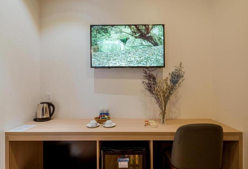 غرفة قياسية, The Empire