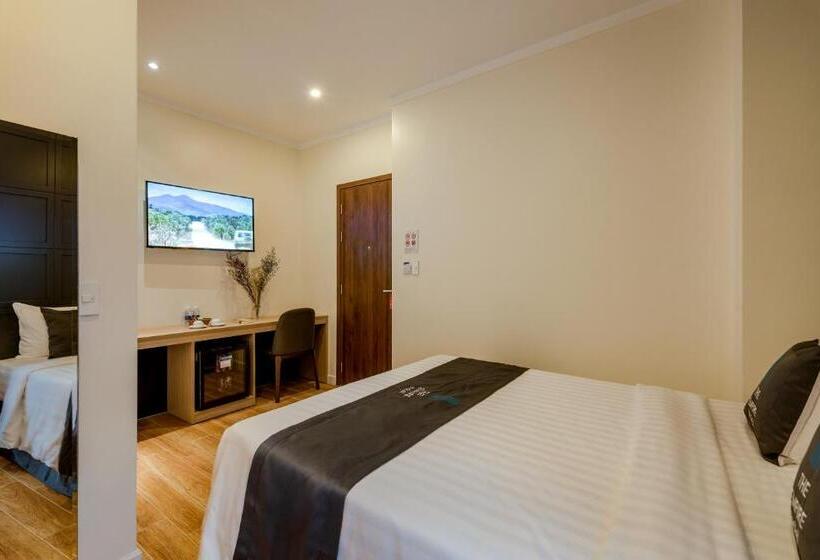 غرفة قياسية, The Empire