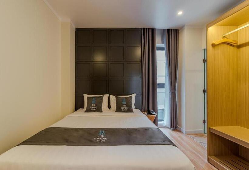 غرفة قياسية, The Empire