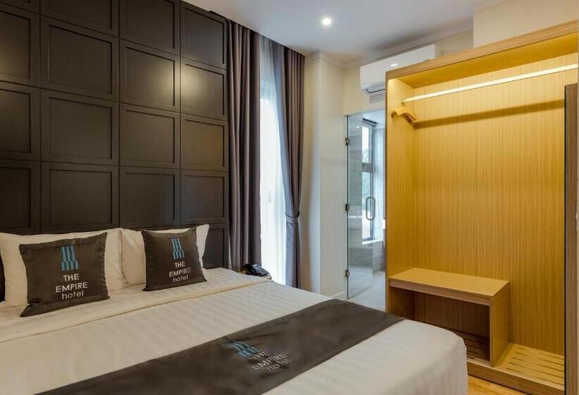 غرفة قياسية, The Empire