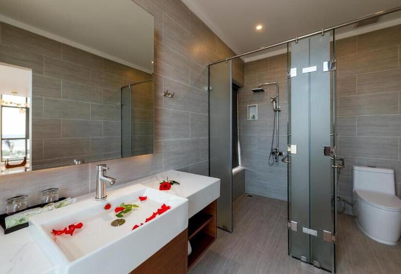 جناح إدارى, The Empire