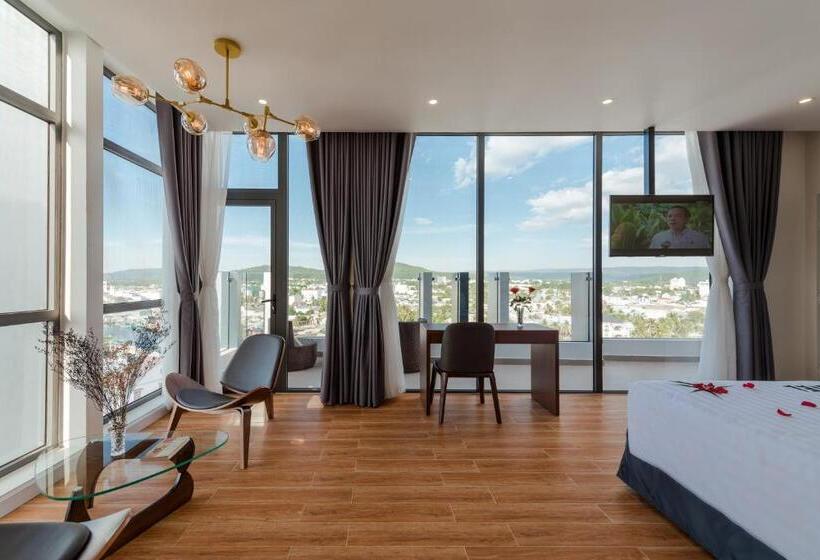 جناح إدارى, The Empire