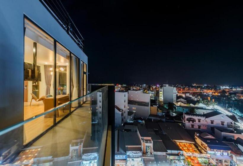 جناح إدارى, The Empire