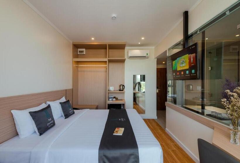 غرفة ديلوكس, The Empire