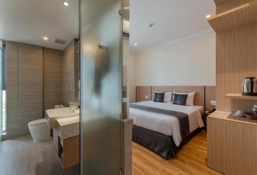 غرفة ديلوكس, The Empire