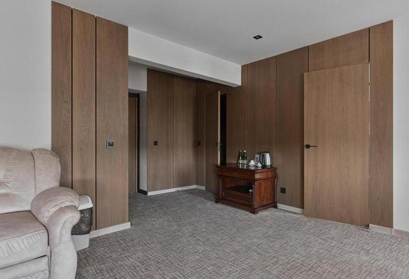 سوییت, Makis Hotel Spa