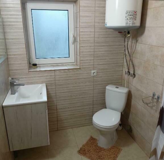 Huis met 1 Slaapkamer, гостьовий двір