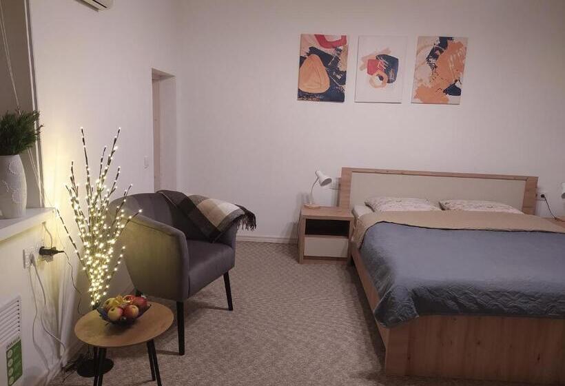 Huis met 1 Slaapkamer, гостьовий двір