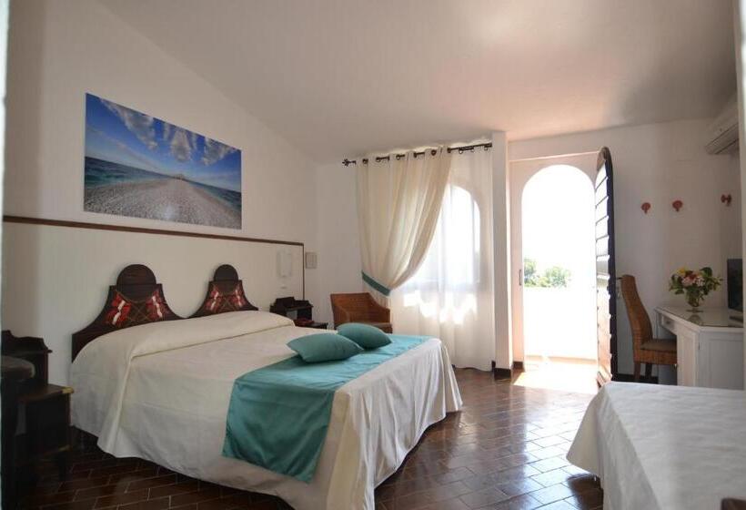 اتاق سوپریور با چشم‌انداز دریا, Cala Di Mola
