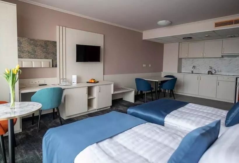 Perhehuone, Airport Hotel Budapest