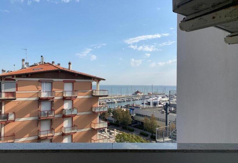 غرفة سوبيريور رباعية, Bristol