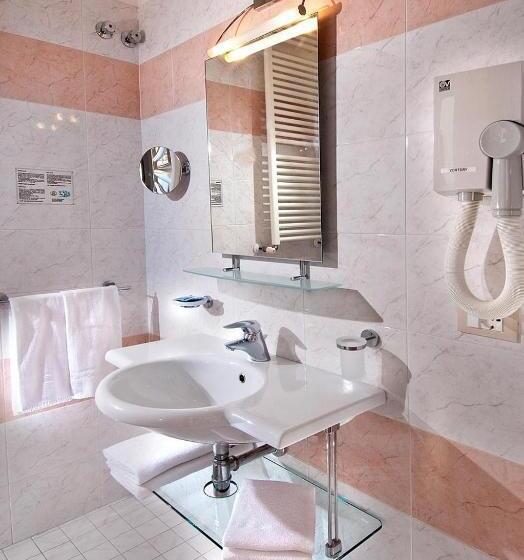 غرفة سوبيريور رباعية, Bristol