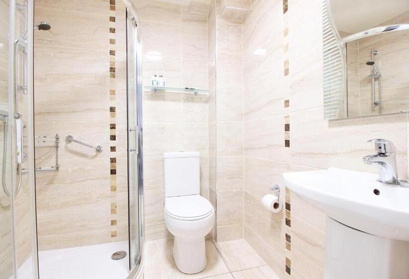 اتاق خانوادگی, Castle