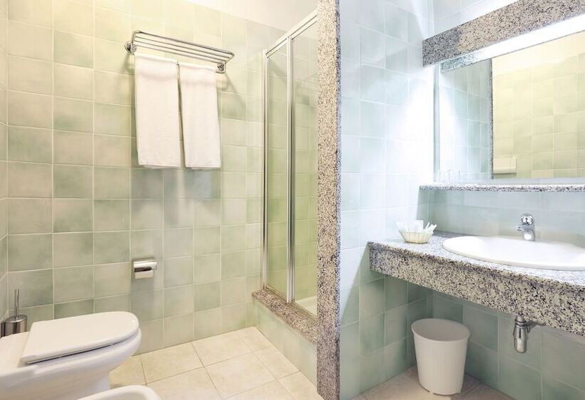 غرفة قياسية ثلاثية, Club Hotel Torre Moresca