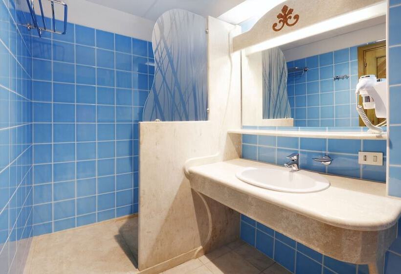 اتاق استاندارد سه نفره, Club Hotel Torre Moresca