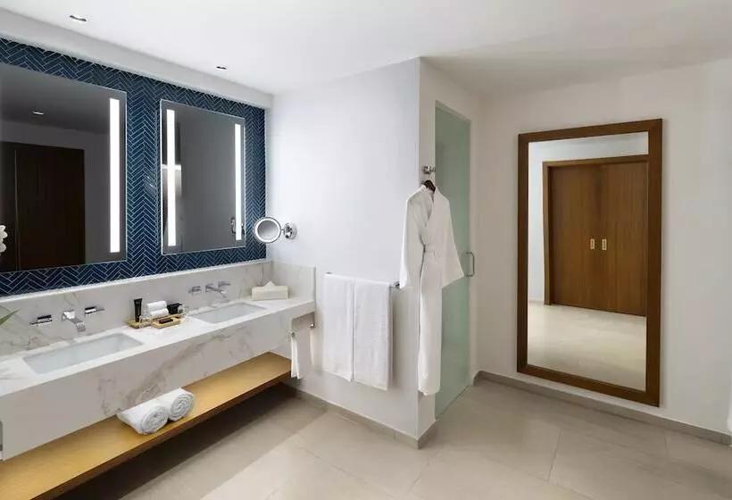سوئیت با تخت بزرگ, Hard Rock Hotel & Casino Punta Cana All Inclusive