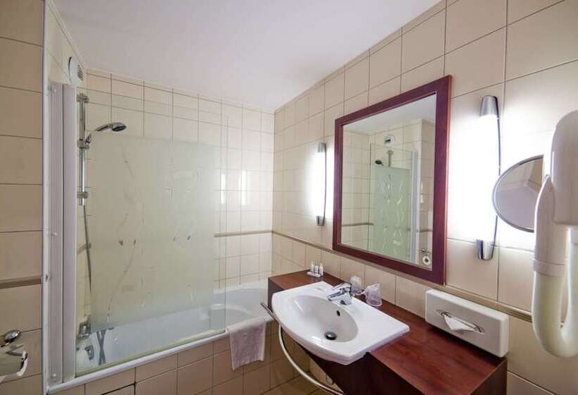 Номер Superior, Kyriad Prestige Hotel Clermont Ferrand