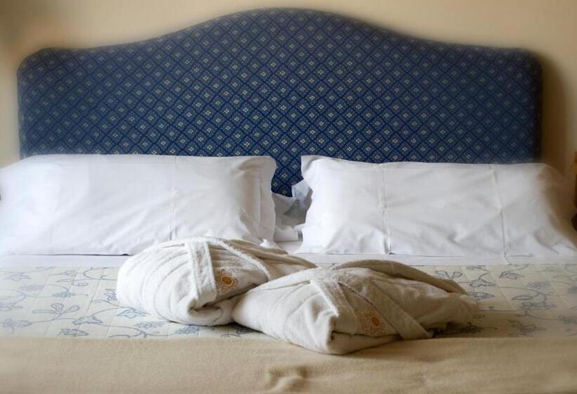 غرفة سوبيريور مطلّة علي البحر, Lolli Palace