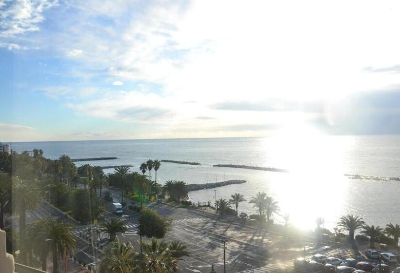 غرفة سوبيريور مطلّة علي البحر, Lolli Palace