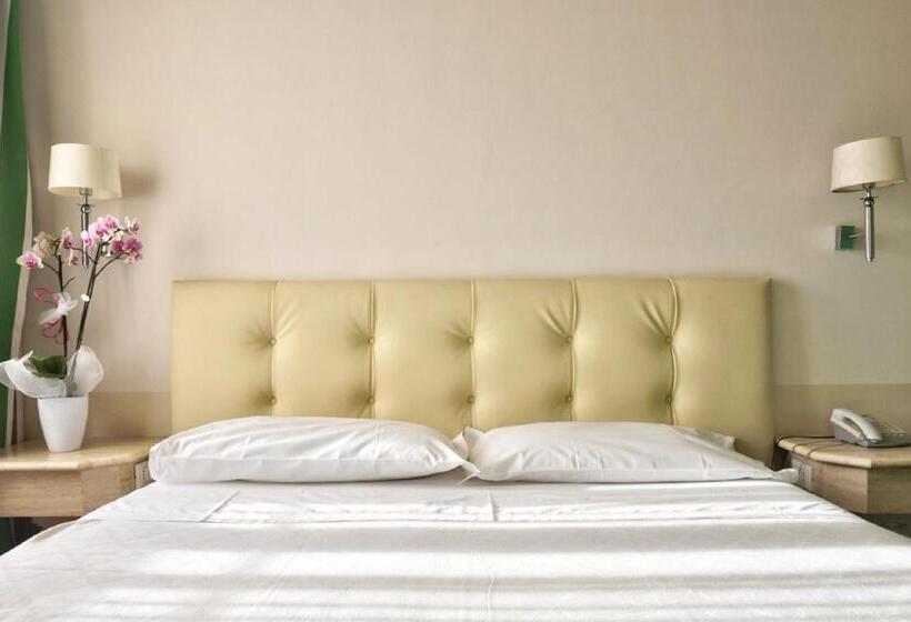 غرفة قياسية إطلالة جانبية علي البحر, Lolli Palace