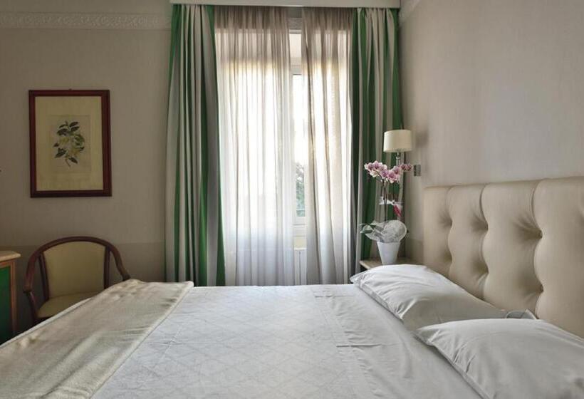 غرفة قياسية إطلالة جانبية علي البحر, Lolli Palace