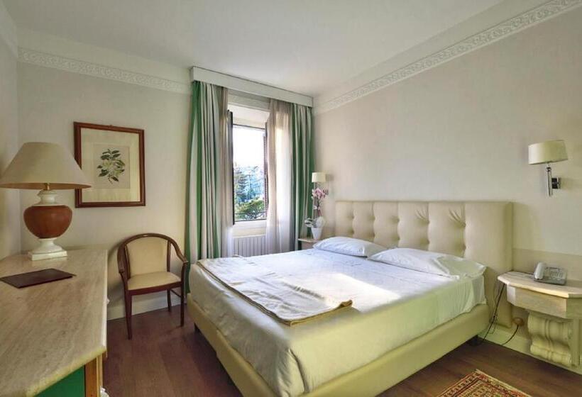 غرفة قياسية إطلالة جانبية علي البحر, Lolli Palace