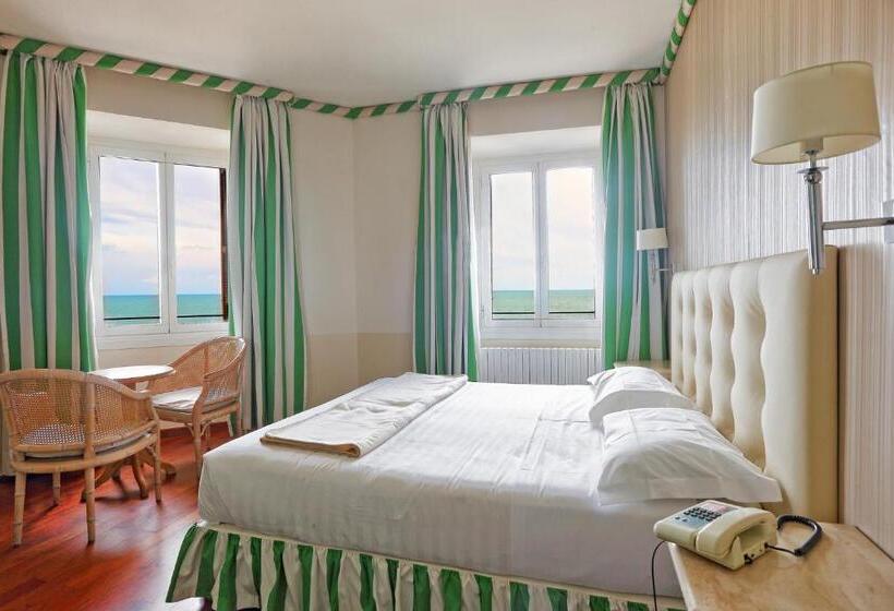 غرفة سوبيريور مطلّة علي البحر, Lolli Palace