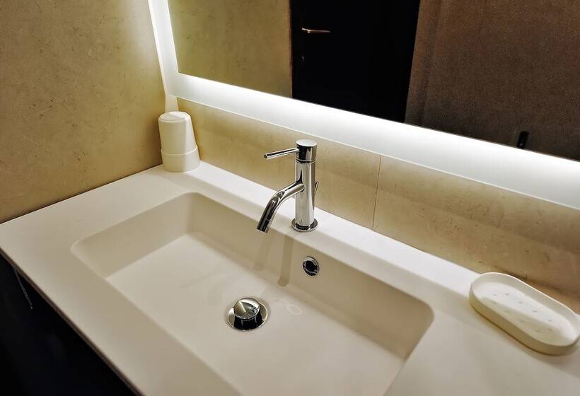 غرفة قياسية إطلالة جانبية علي البحر, Lolli Palace