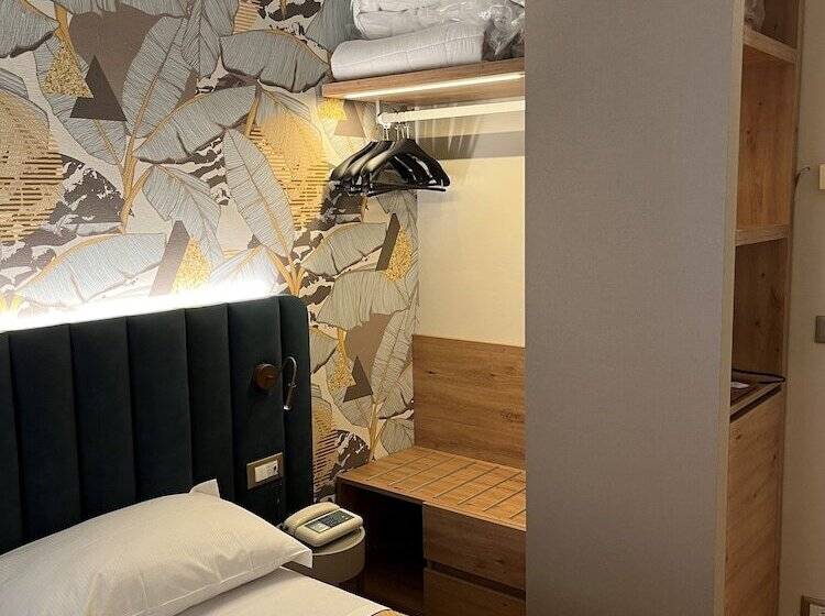 غرفة إقتصادية فردية, Lolli Palace