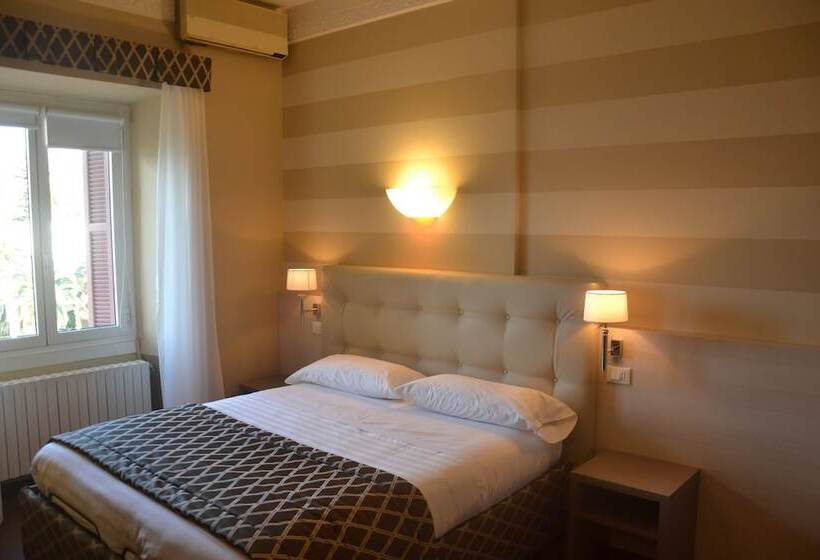 اتاق اکونومی یک تخته, Lolli Palace