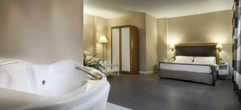 Sviitti Poreallas, Relais Le Felci Executive Suite Spa