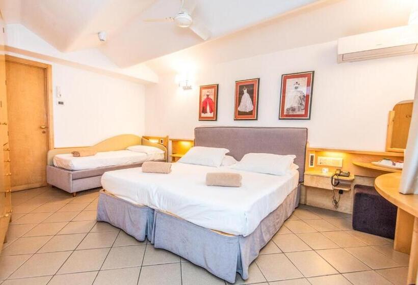 スタンダードトリプルルーム, Riva Degli Etruschi