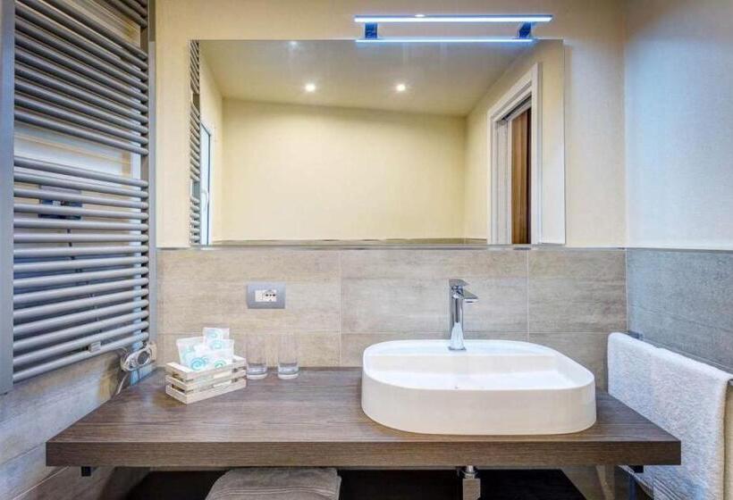 デラックスルーム, Riva Degli Etruschi