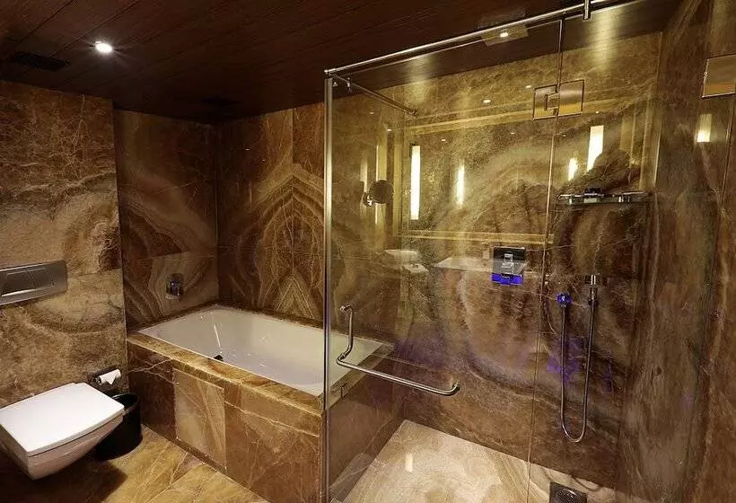 キングサイズベッドのスイートルーム, Sahara Star