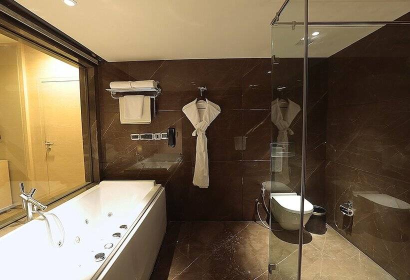 جناح سرير كينج, Sahara Star