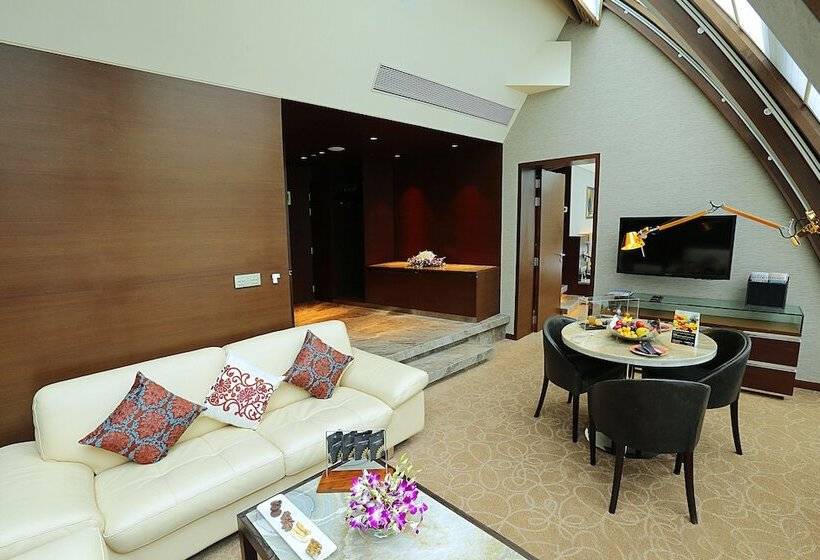 جناح سرير كينج, Sahara Star