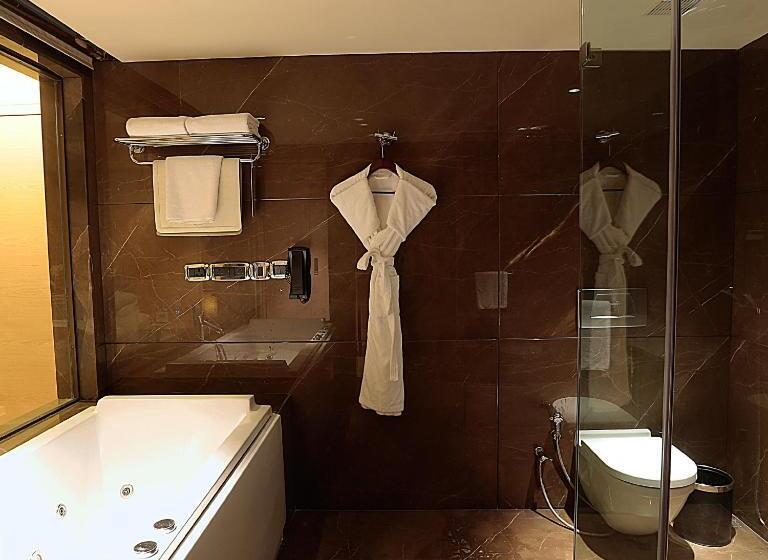 جناح سرير كينج, Sahara Star