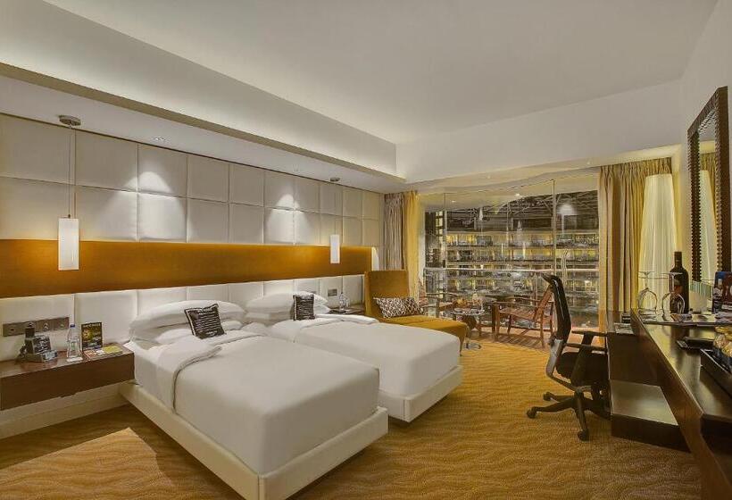 اتاق استاندارد با چشم‌انداز دریاچه, Sahara Star