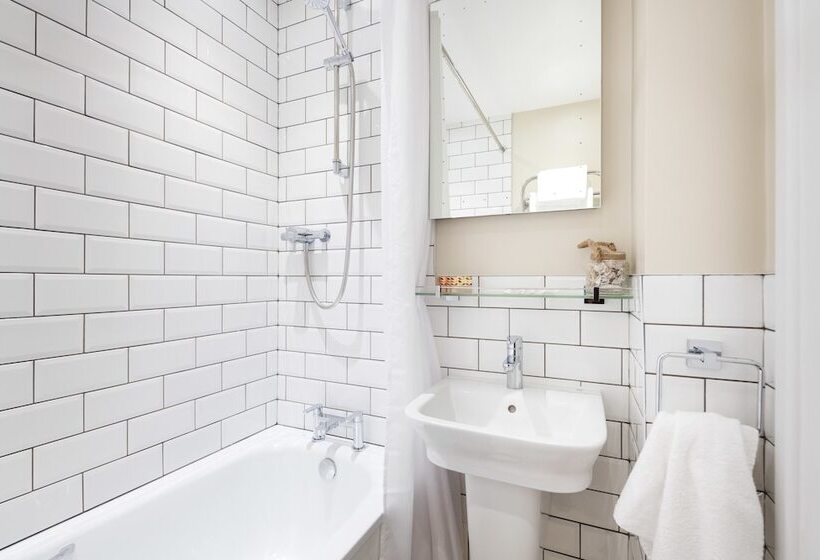 חדר קלאסי, The Ship Inn