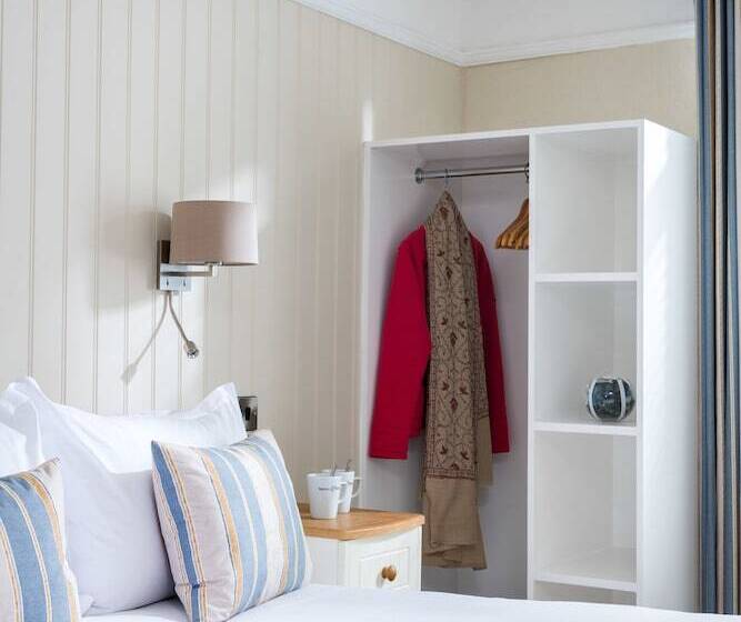 חדר קלאסי, The Ship Inn