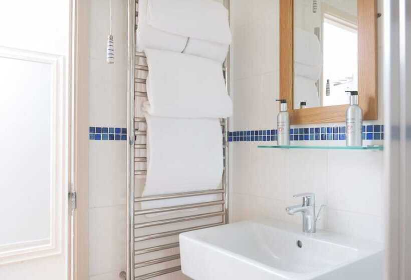 חדר קלאסי, The Ship Inn